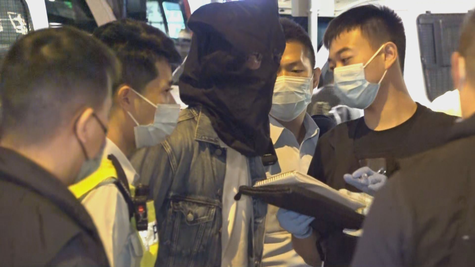 警方深水埗截查可疑私家車檢懷疑毒品拘捕司機