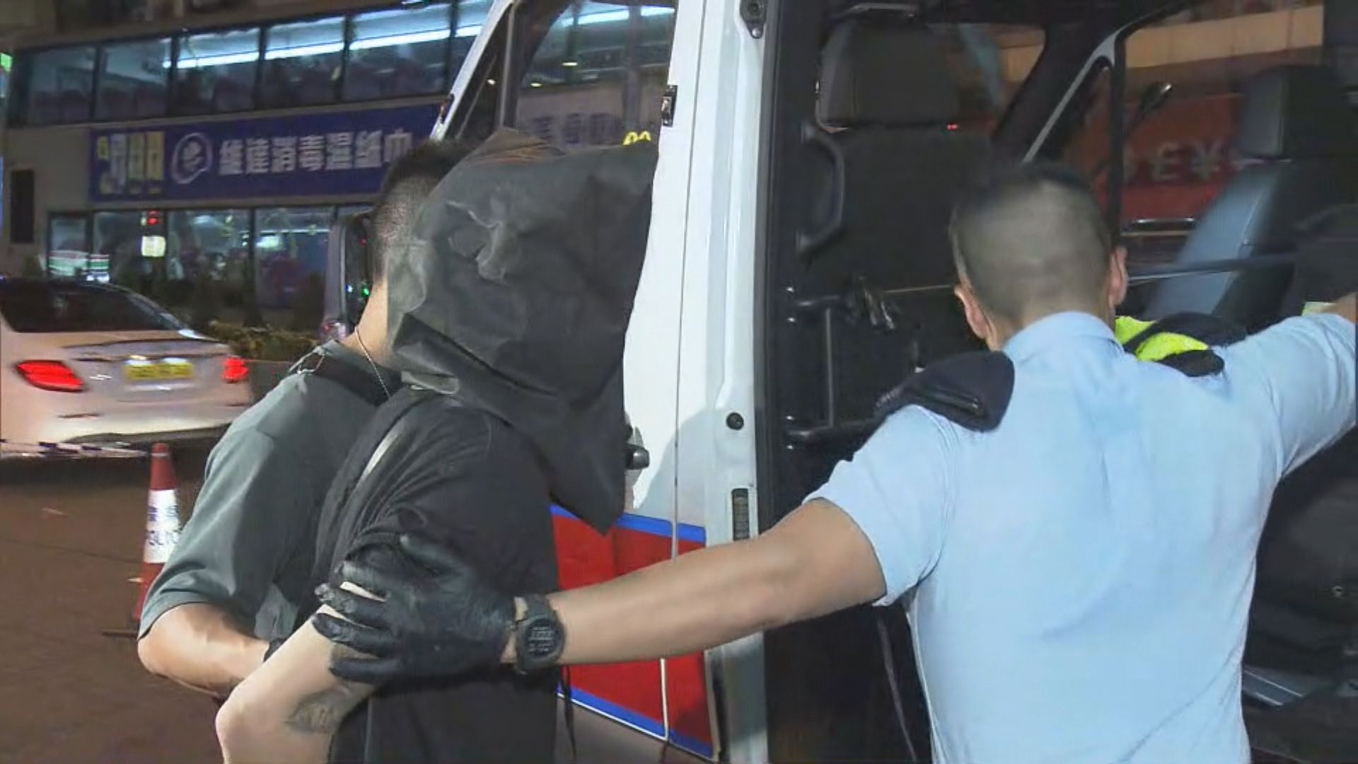 警深水埗截查的士檢毒品拘一漢