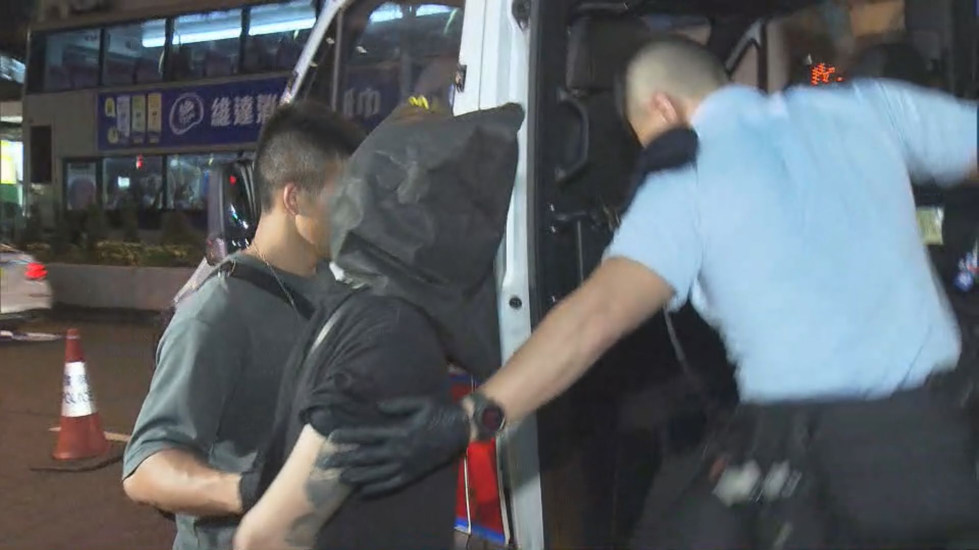 警深水埗截查的士檢毒品拘一漢