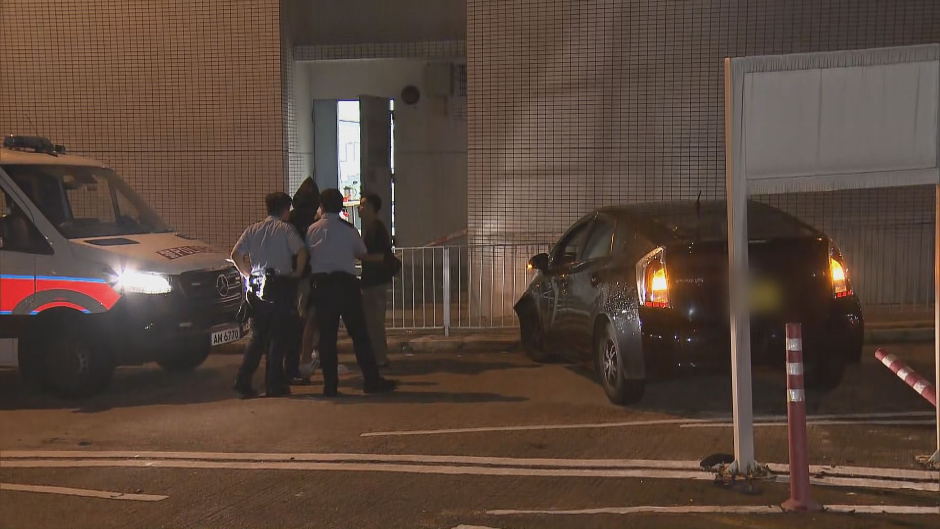 大圍有私家車失控撞欄　司機涉嫌販毒及虛報遇劫被捕