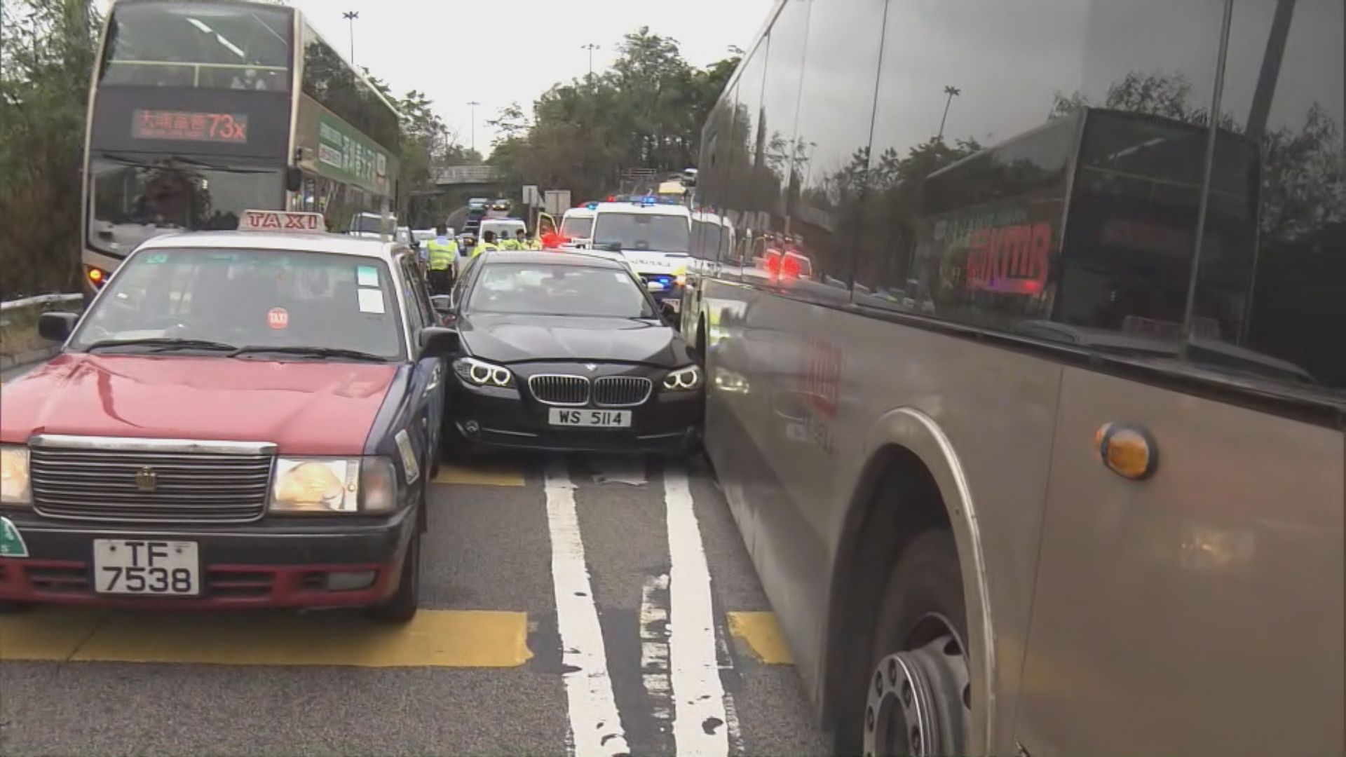 大埔私家車狂飆逃捕連撞三車　警員截停拘一男一女