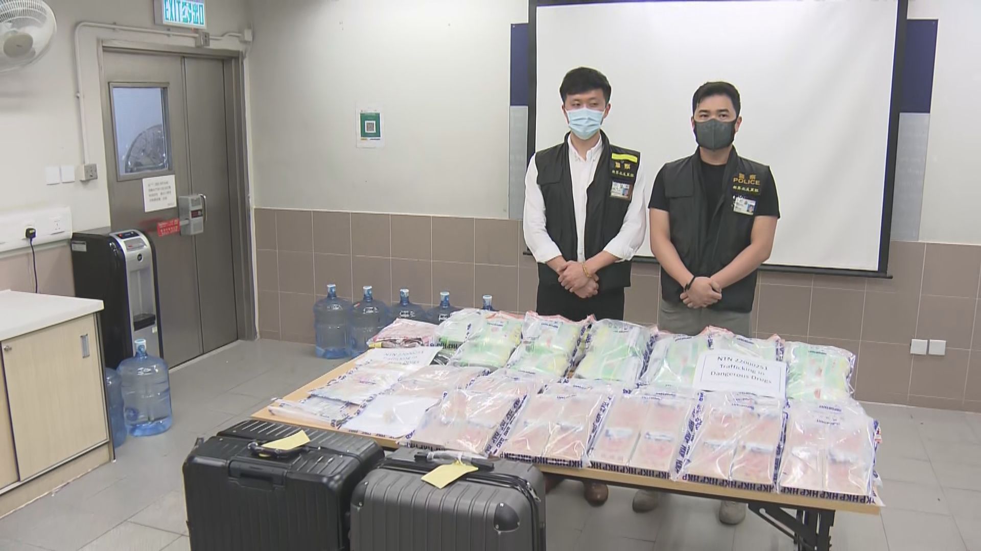 警方天水圍酒店破毒窟檢約值四千萬毒拘兩漢