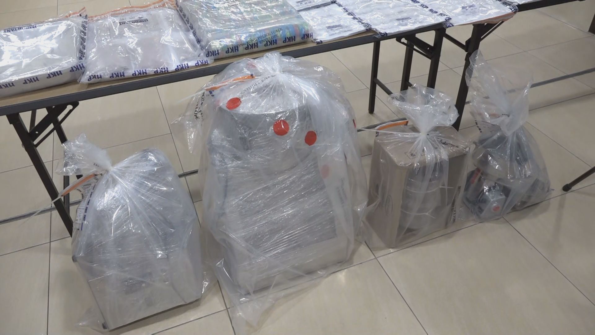 警方荃灣破兩工廈毒窟拘兩人　包括一名14歲男童