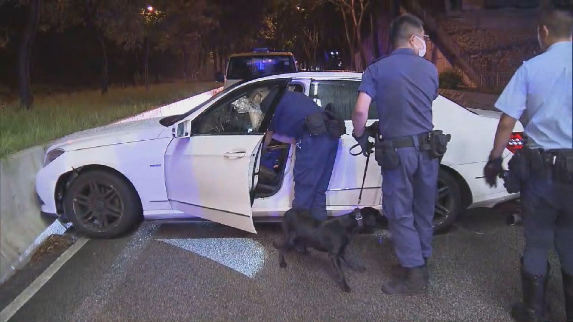 警錦田公路截可疑車 拘兩男女檢毒品揭司機被通緝