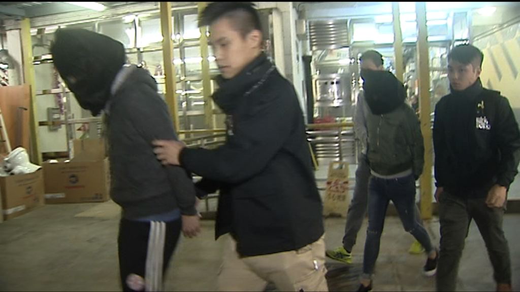 警香港仔破公屋毒窟拘一對男女