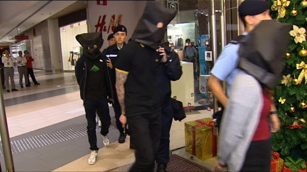 警方九龍灣拘八男三女檢可卡因