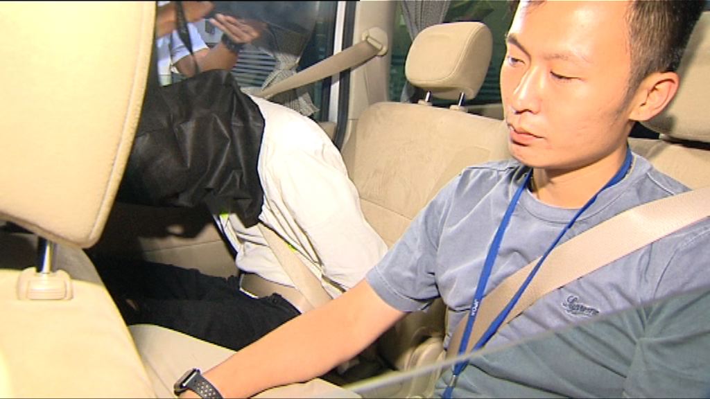 警方紅磡拘兩漢檢九百多萬可卡因