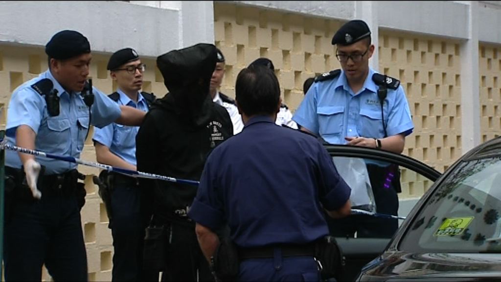 警方截私家車檢毒品利刀拘一男