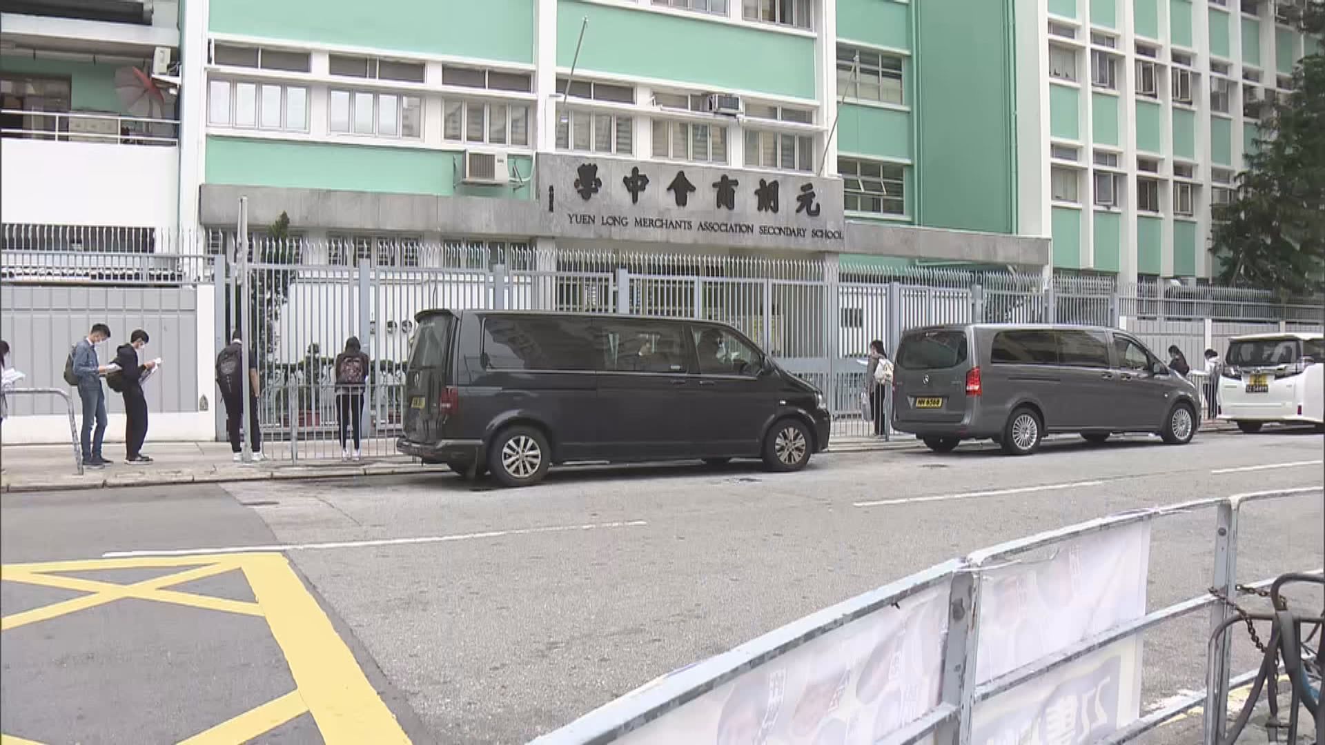 文憑試第二日　有學校提早開放等候區免考生聚集