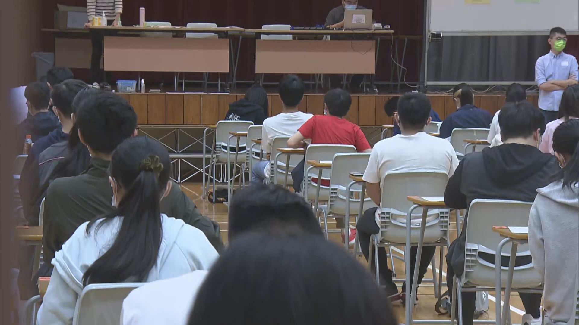 文憑試考生分批進禮堂試場　須按指示使用指定洗手間