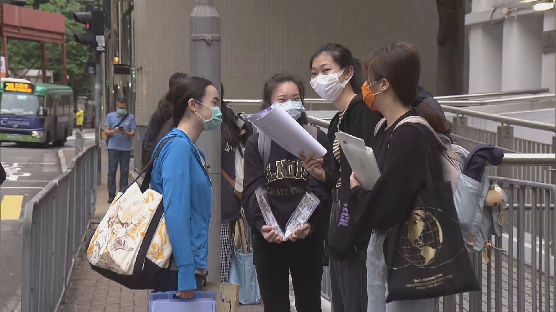 【文憑試開考】有考生稱憂心疫情心情緊張　會做足消毒措施