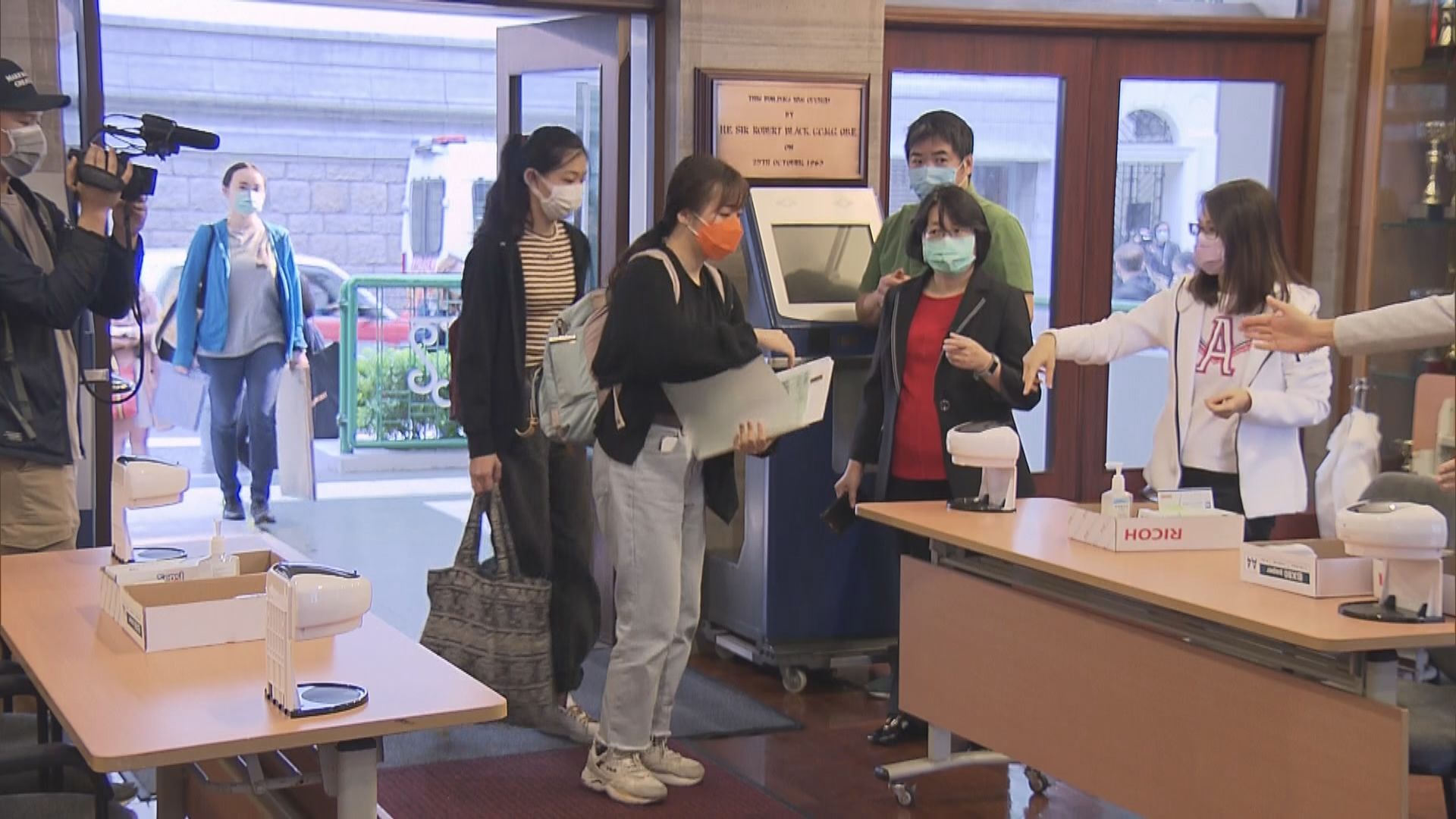 文憑試開考　有考生提早個多小時抵試場