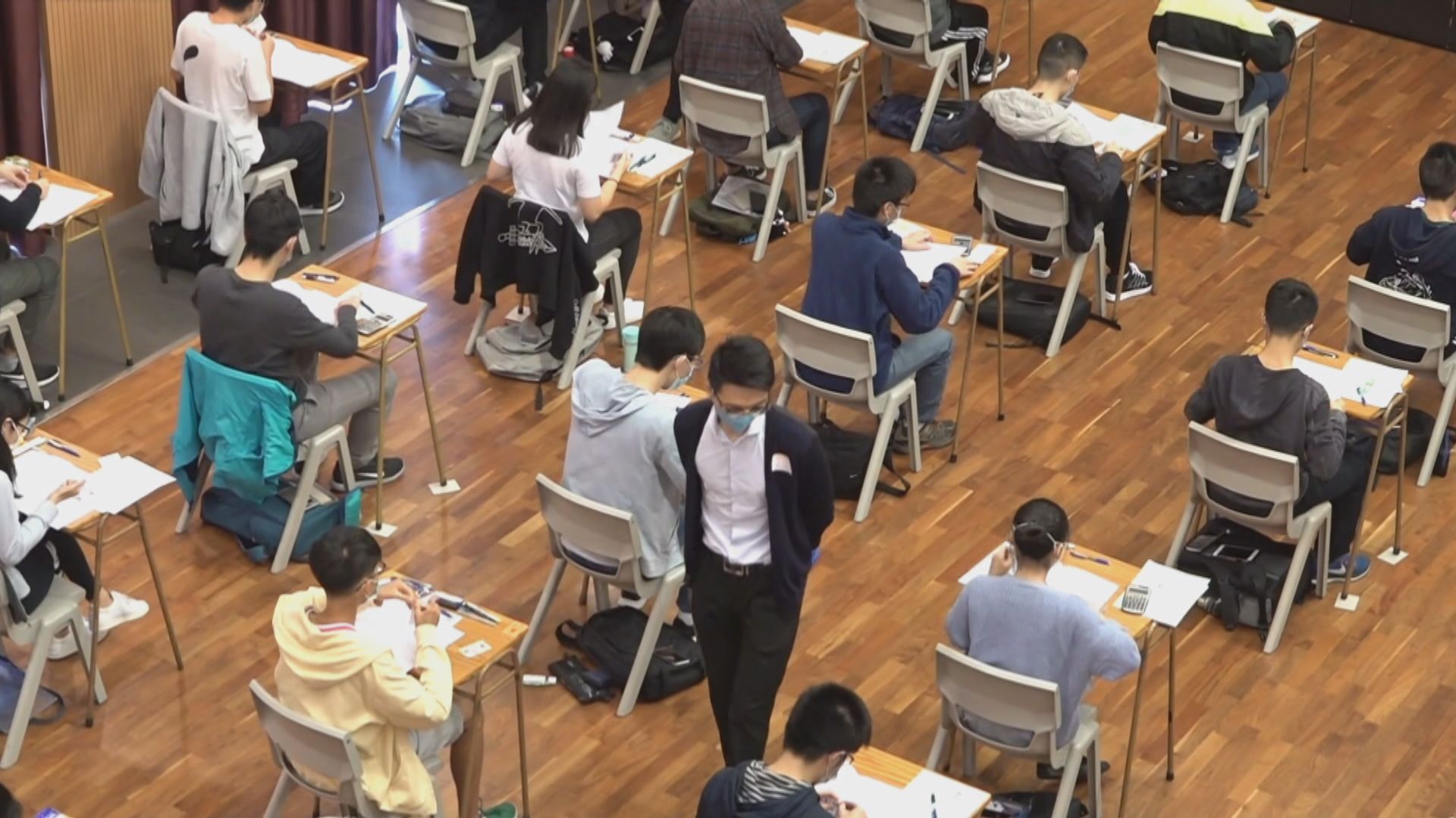 今年文憑試約44000學校考生　七成人考兩科選修