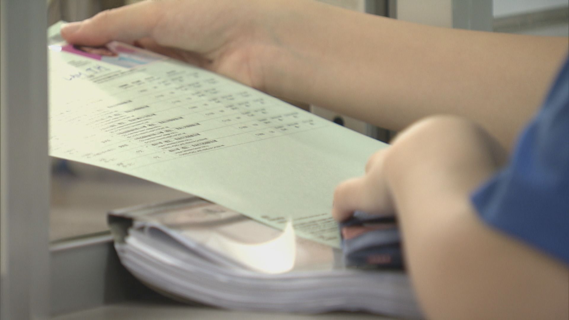 有中學向應屆考生派發新准考證