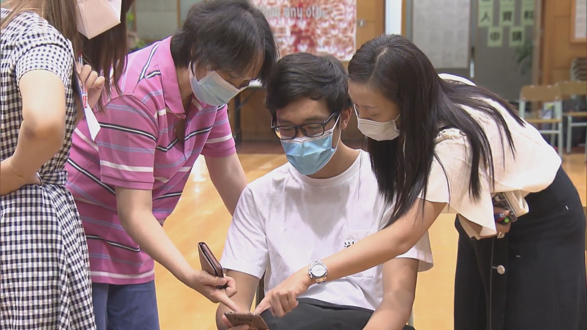 有校長指電子發放文憑試成績過程暢順