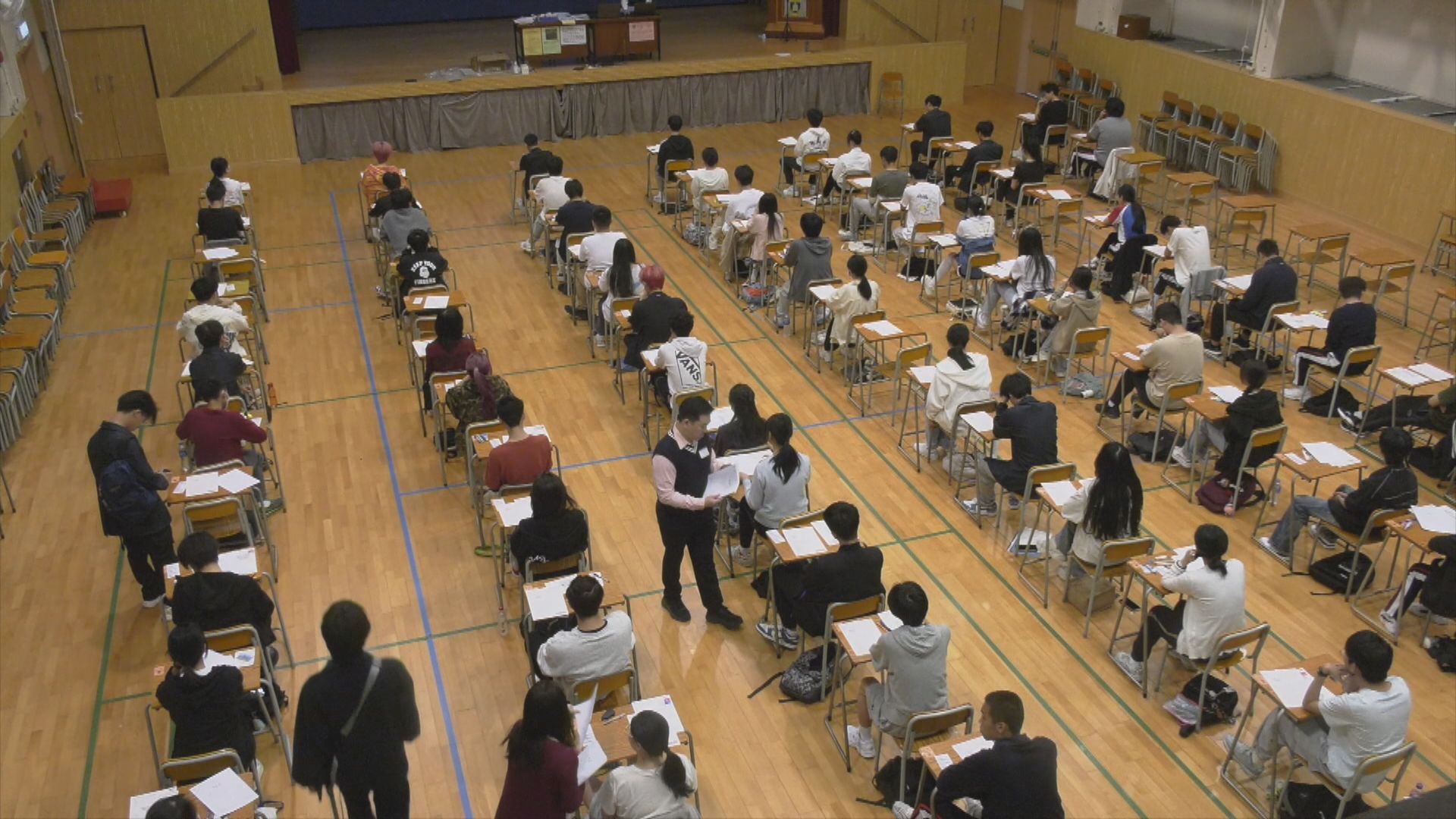中學文憑試筆試4月1日開考　逾5.5萬人報考