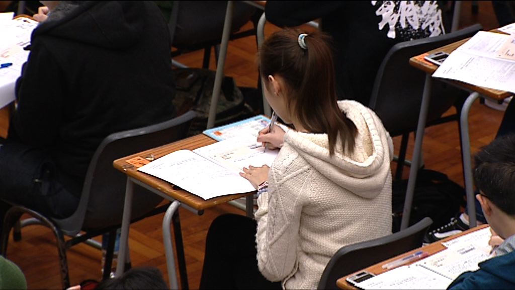 政府擬直接代合資格考生繳付DSE考試費