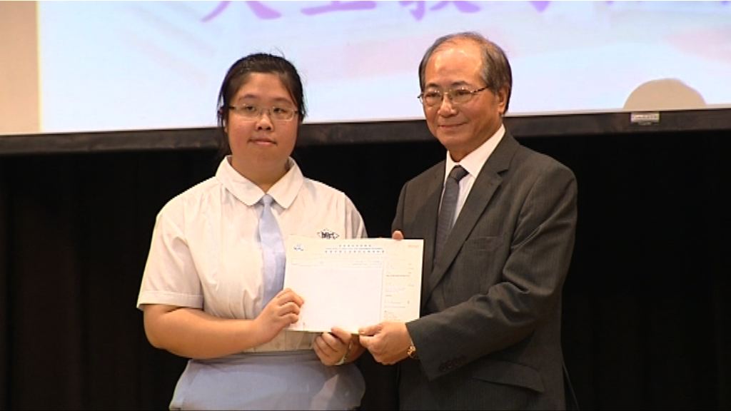 吳克儉指文憑試成績有平穩進步