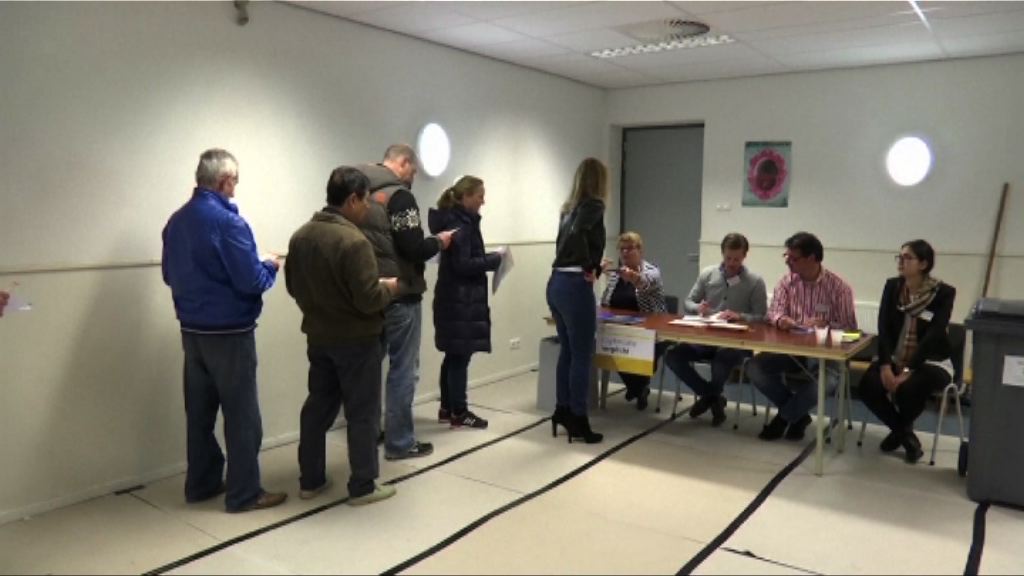 荷蘭票站調查六成四人反簽署歐烏協議