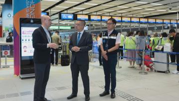 中國護照持有人周四起可免登記經e道入境