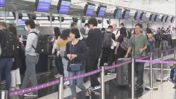 長假遠行 機場高鐵站逼滿人