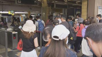 長假第二日續見出境人潮 市民即日來回避出行高峰