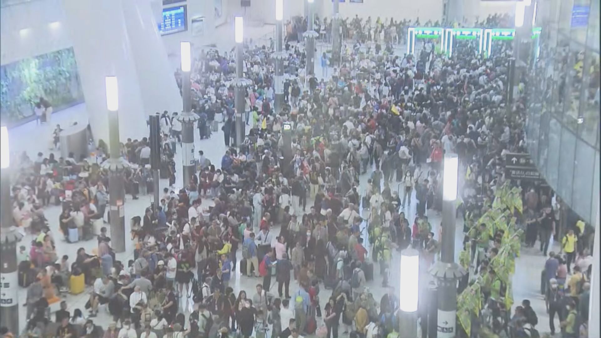 高鐵西九站迫滿離港人潮　有旅行社辦專列團往張家界及桂林