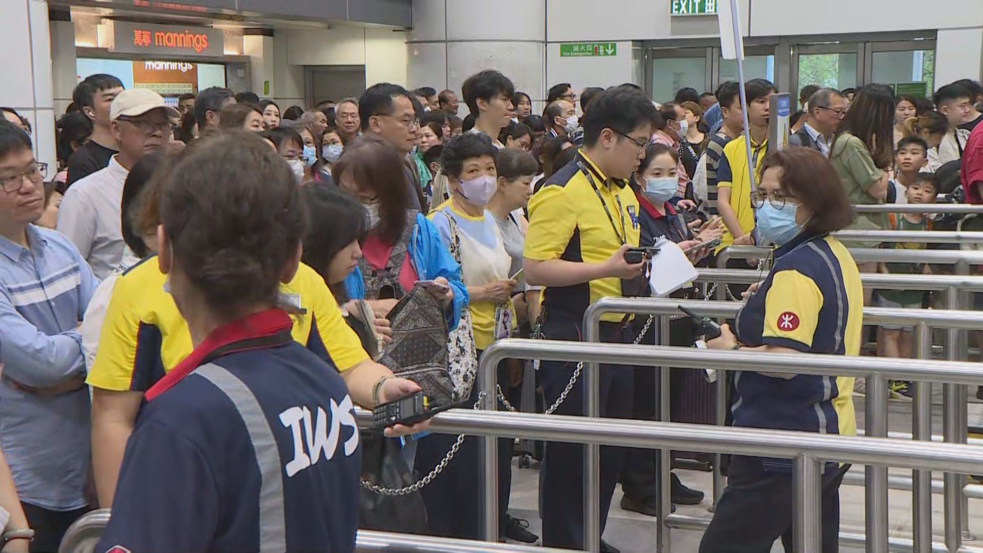 復活節首日羅湖及香園圍出境繁忙　高鐵西九龍站大排長龍