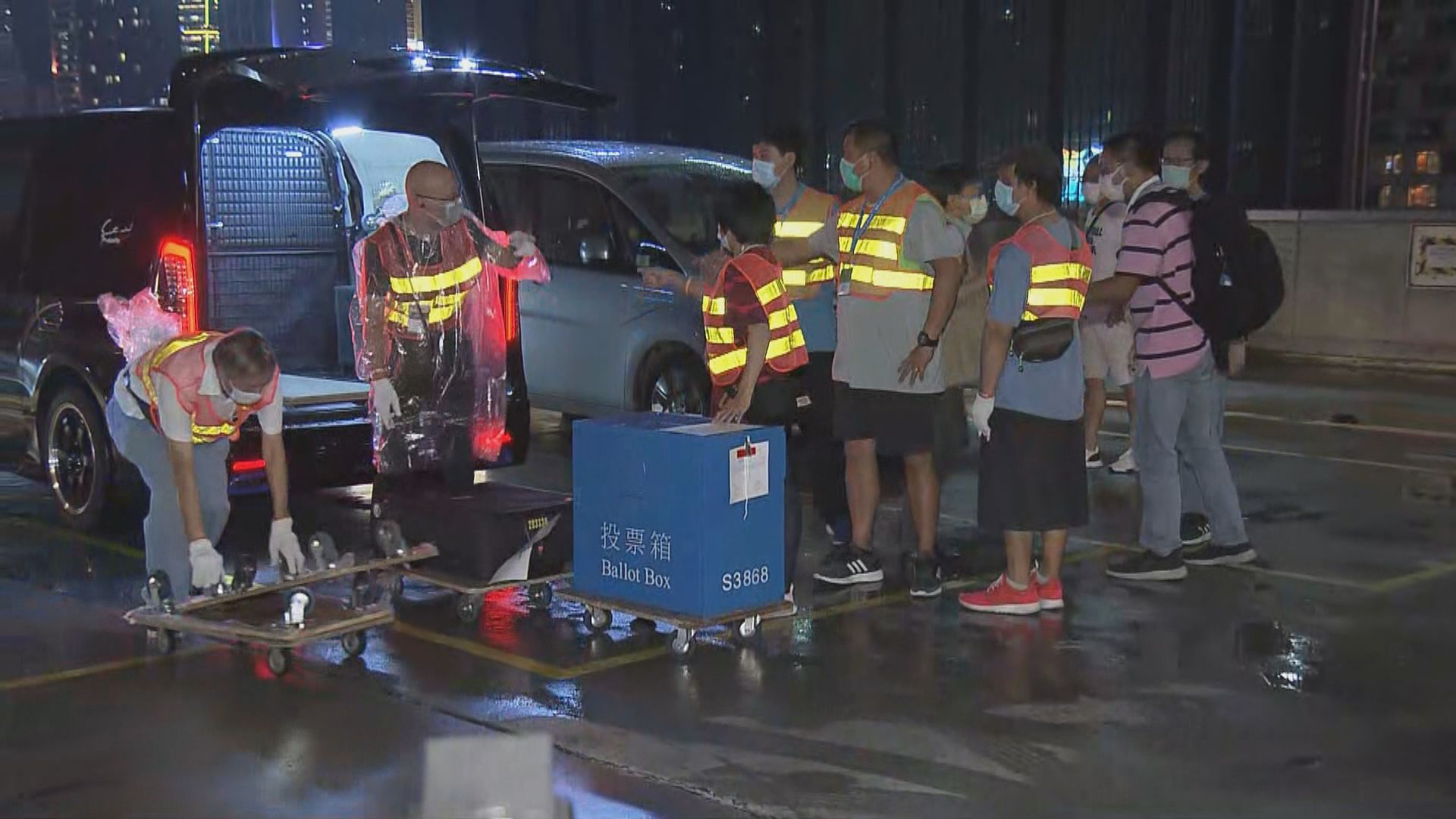 選委會選舉投票結束　選票運抵會展點算