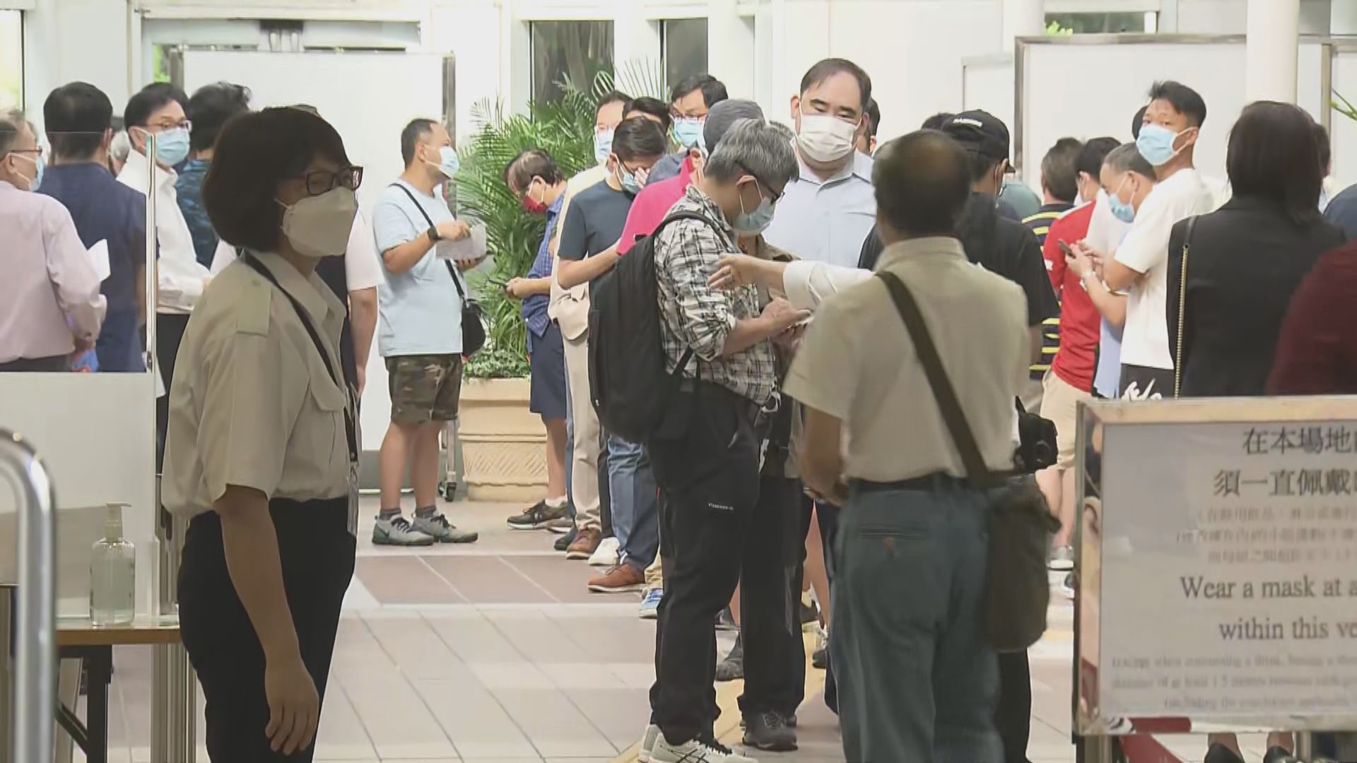 選民指投票排隊近小時　長者選民歡迎關愛隊安排