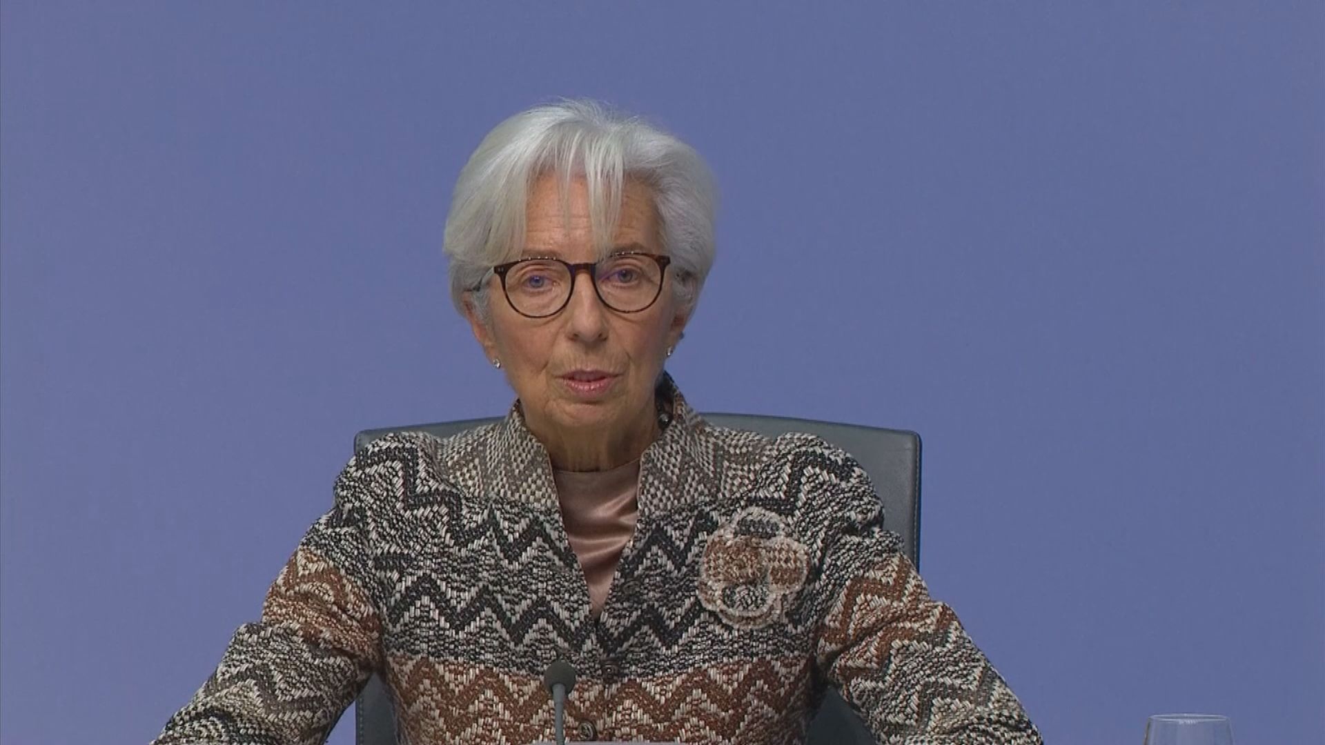 歐洲央行維持利率不變　加碼買債5000億歐元