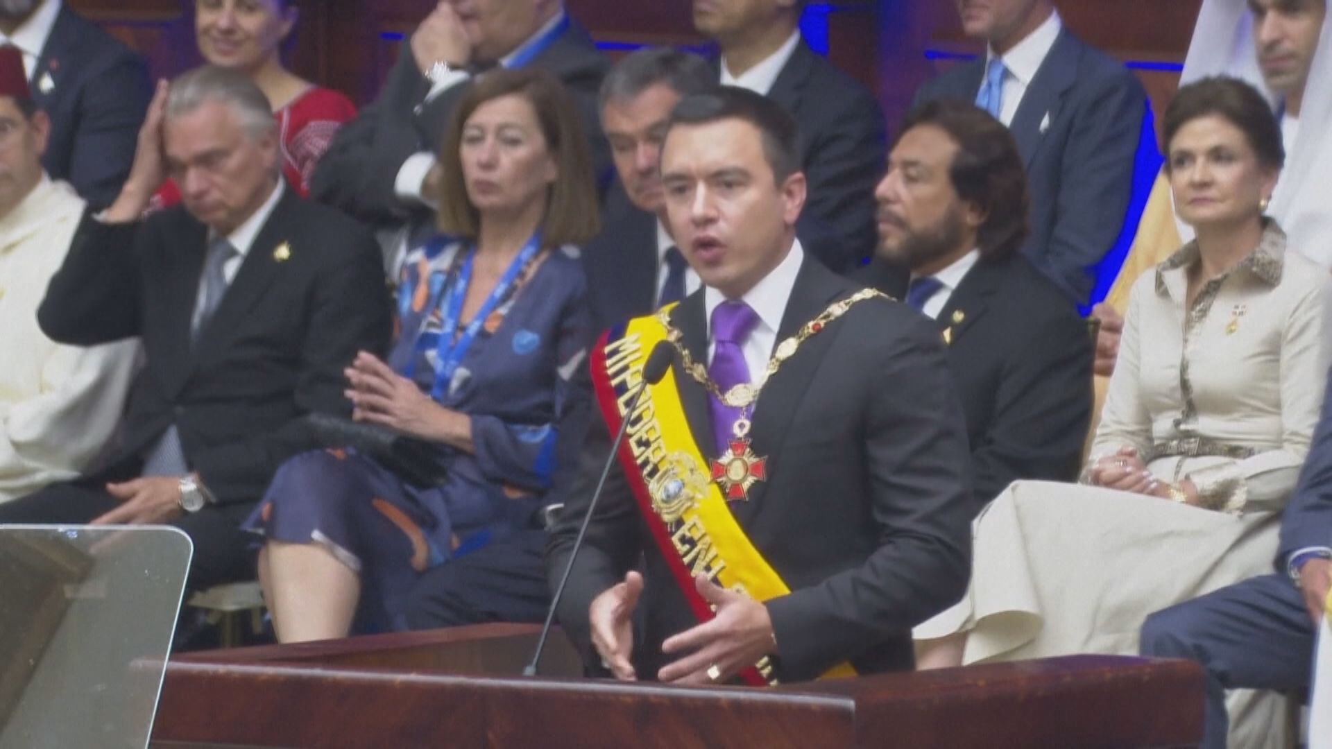 諾沃亞宣誓就任厄瓜多爾新一屆總統