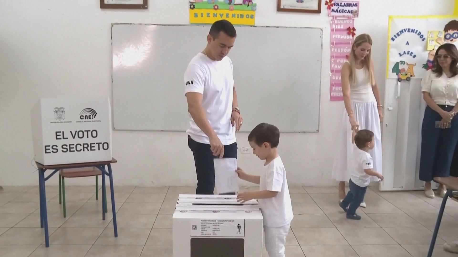 厄瓜多爾舉行公投決定是否允許在境內設立外國軍事基地