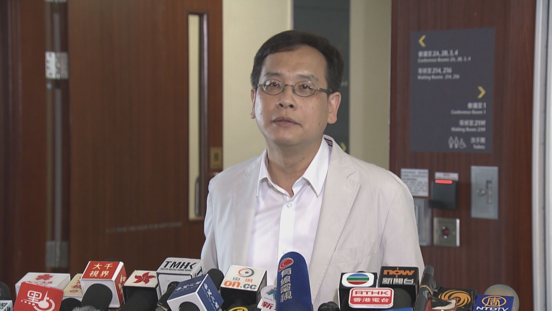 葉建源：涉事教師在記者會上才首次聽聞部分具體指控