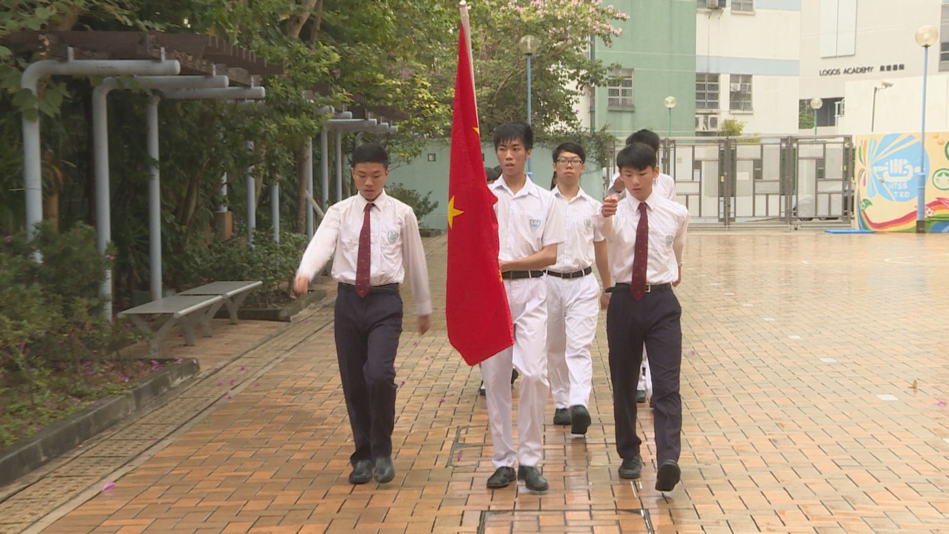 中小學辦七一、十一國慶等活動必須升國旗奏唱國歌