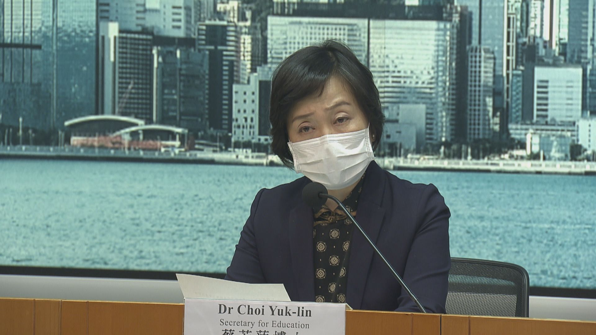 政府與內地商討便利本港學生入境內地升學措施