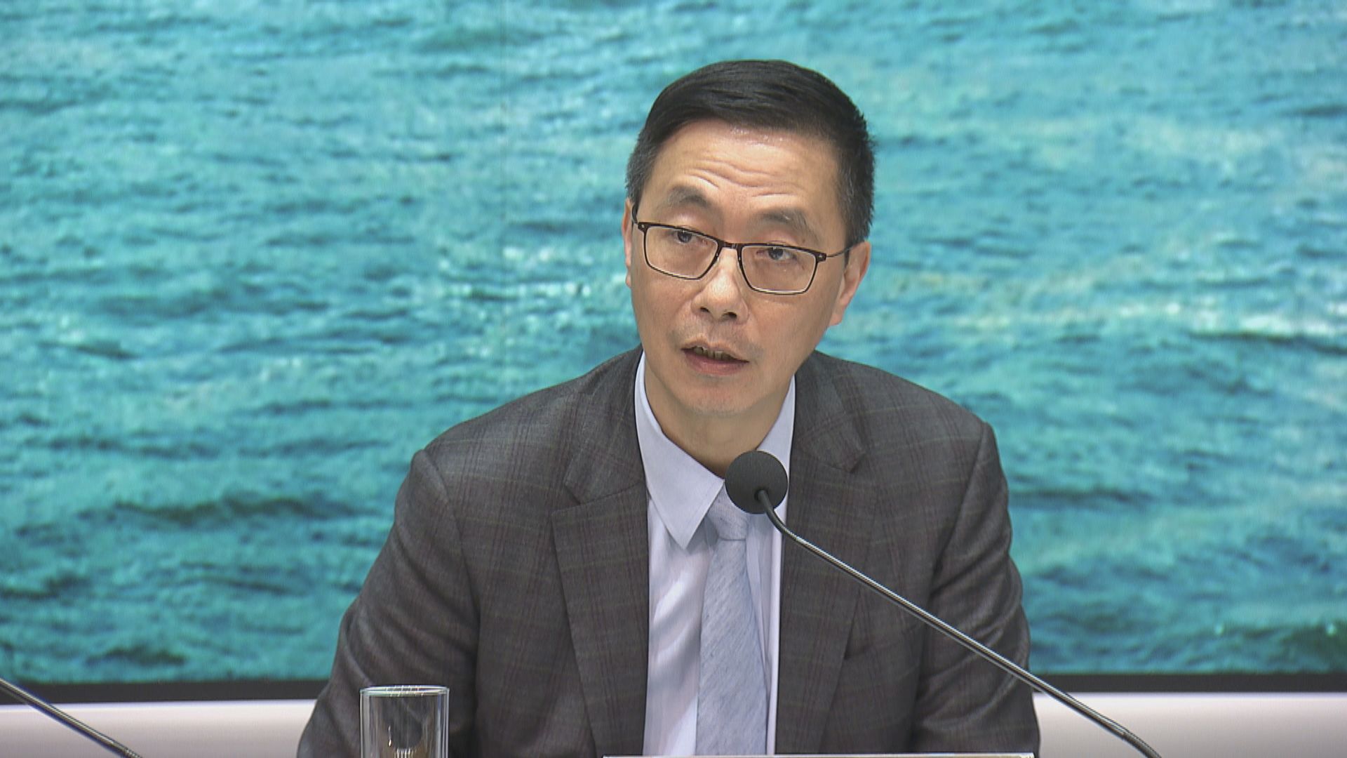 楊潤雄：按程序處理孔聖堂中學教職員個案