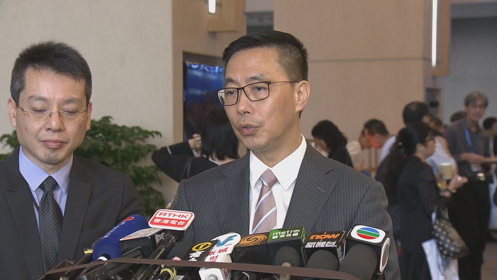 楊潤雄：視乎整體情況考慮會否繼續停課