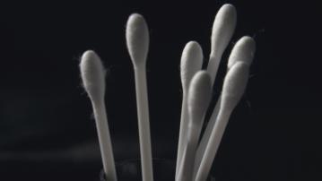 環境局：只禁膠棉花棒 紙、木或竹製不受影響