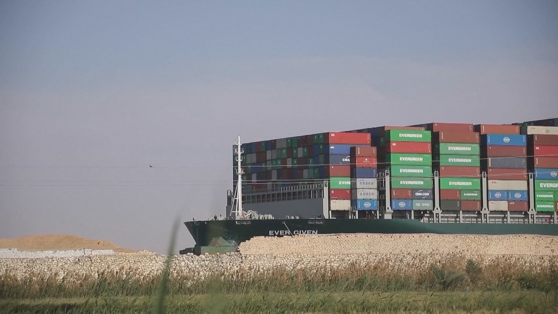 埃及法院頒令扣押一度擱淺蘇彝士運河貨輪長賜號