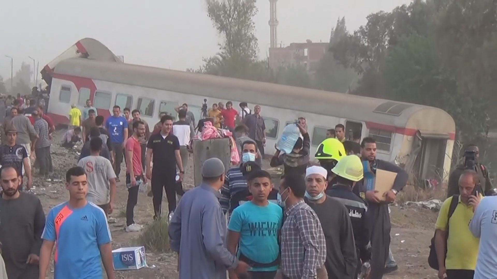埃及列車出軌最少11死近百人傷