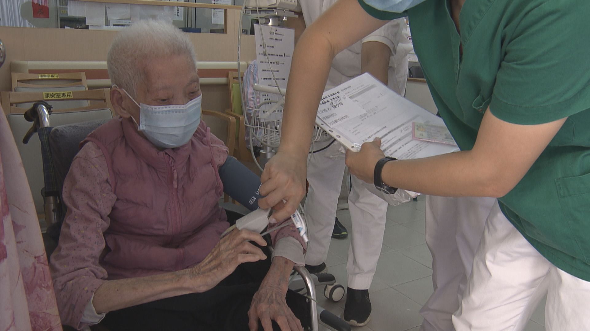 勞工界反政府「一刀切」放寬輸入外勞  院舍業界稱消息令人振奮