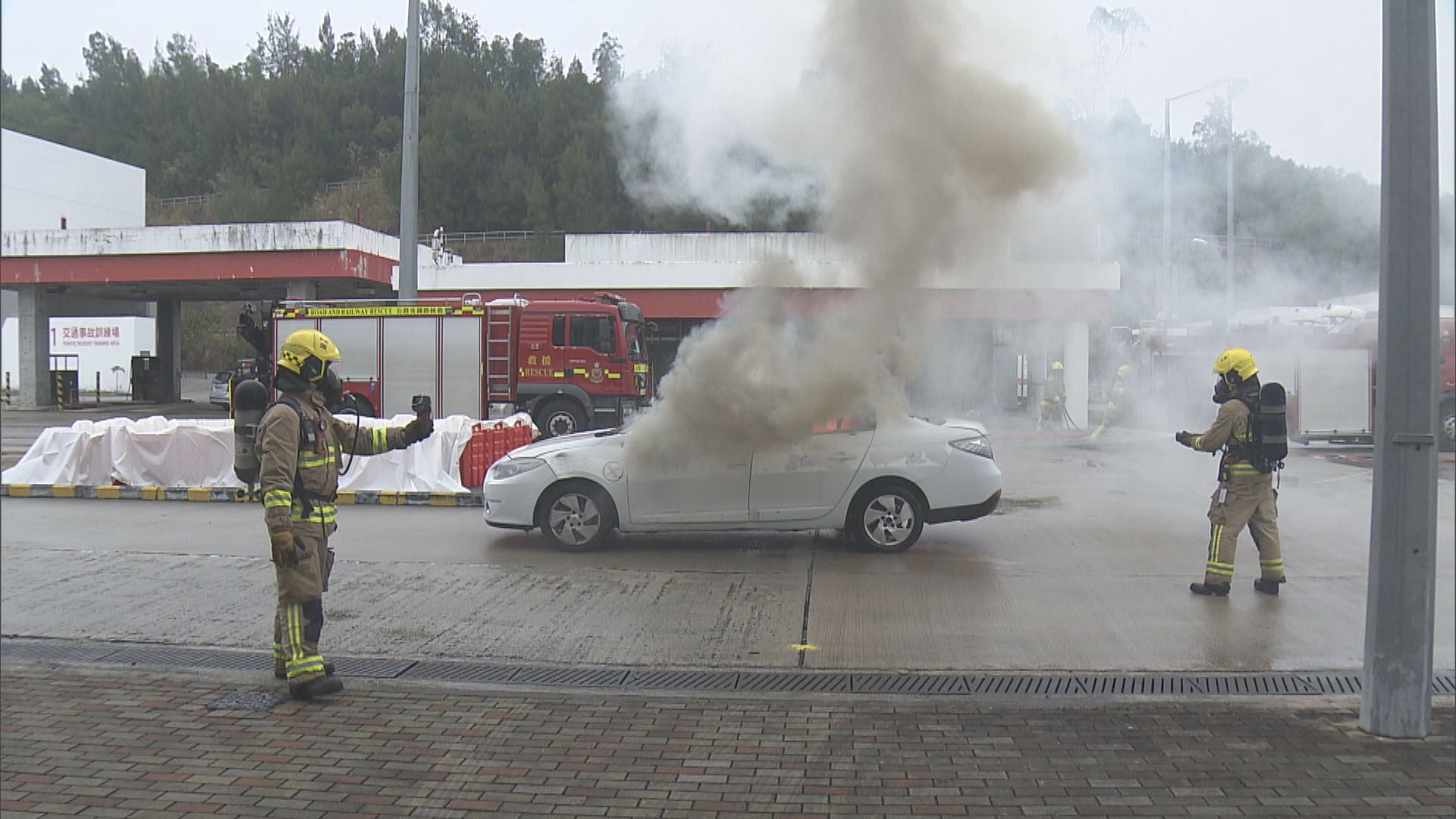 應對電動車火警　消防引入新工具省水省時