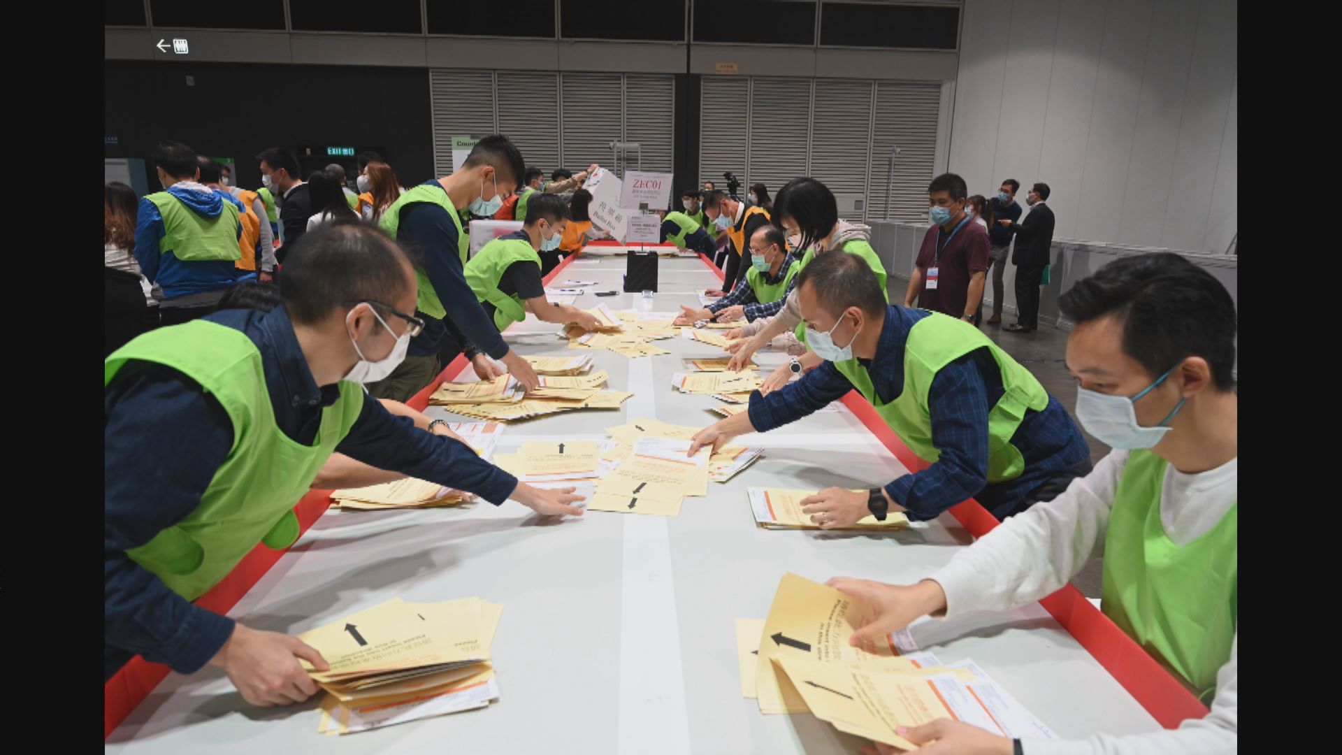 馮驊視察會展中心中央點票站