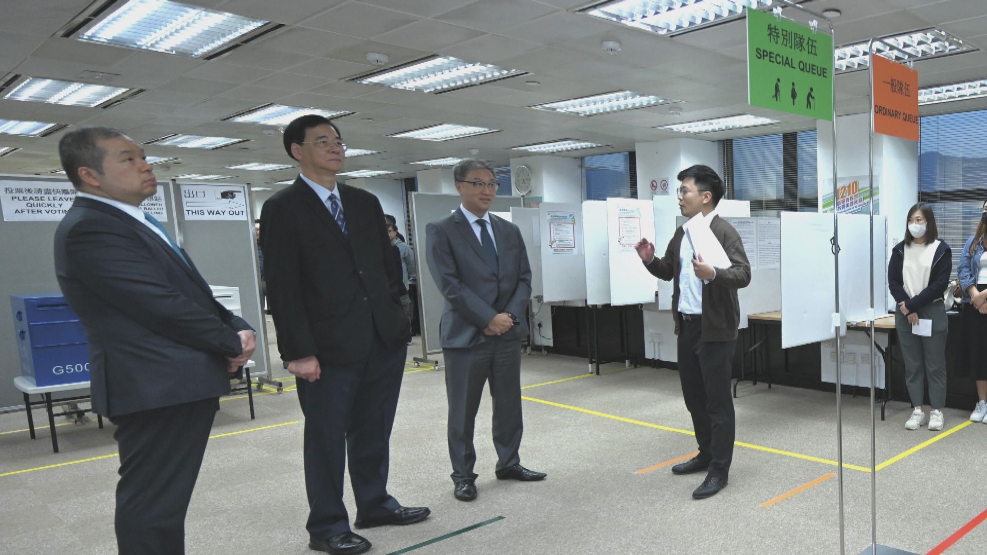 選管會主席陸啟康視察區議會選舉的投票及點票安排