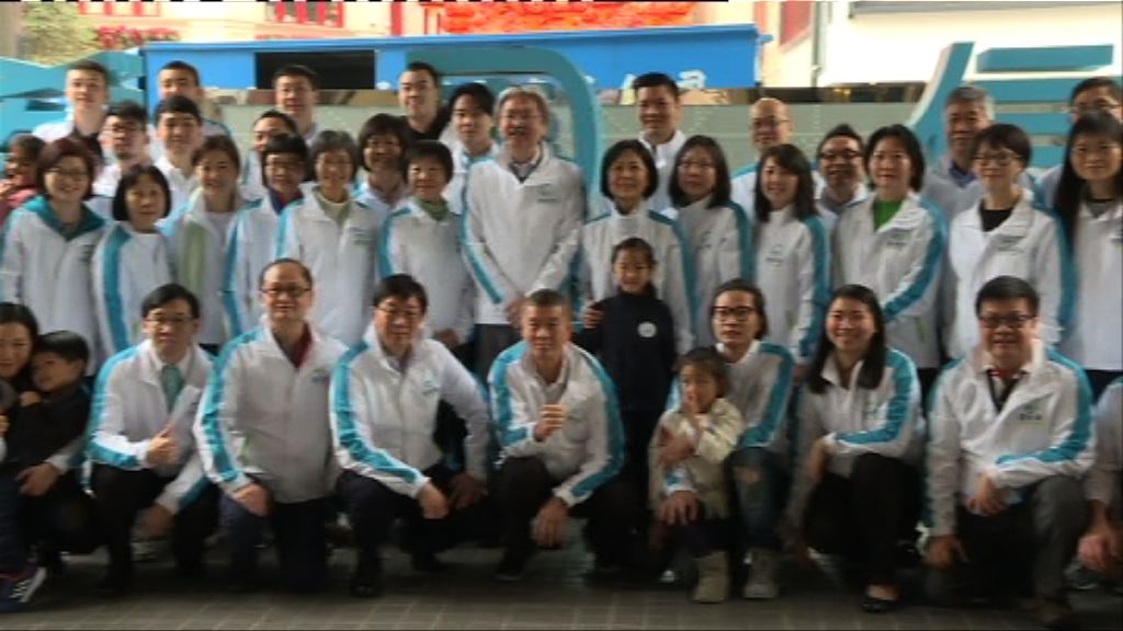 曾俊華偕家人與競選辦大合照