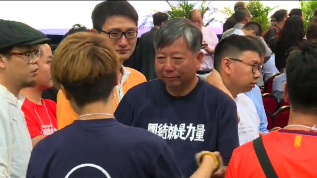 新西　李卓人及馮檢基雙雙墮馬