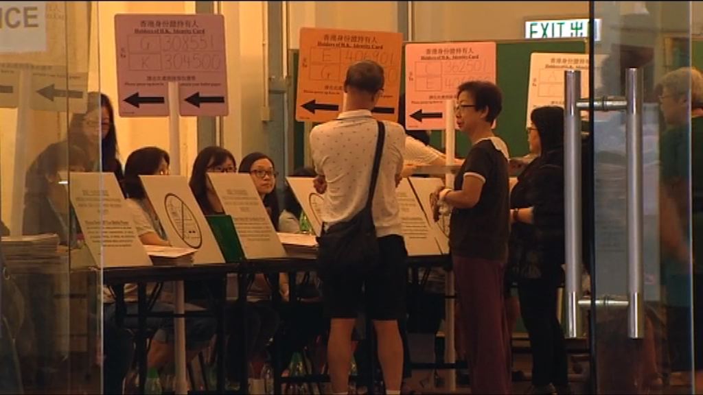 候選人棄選　港島區選民稱不影響投票意向