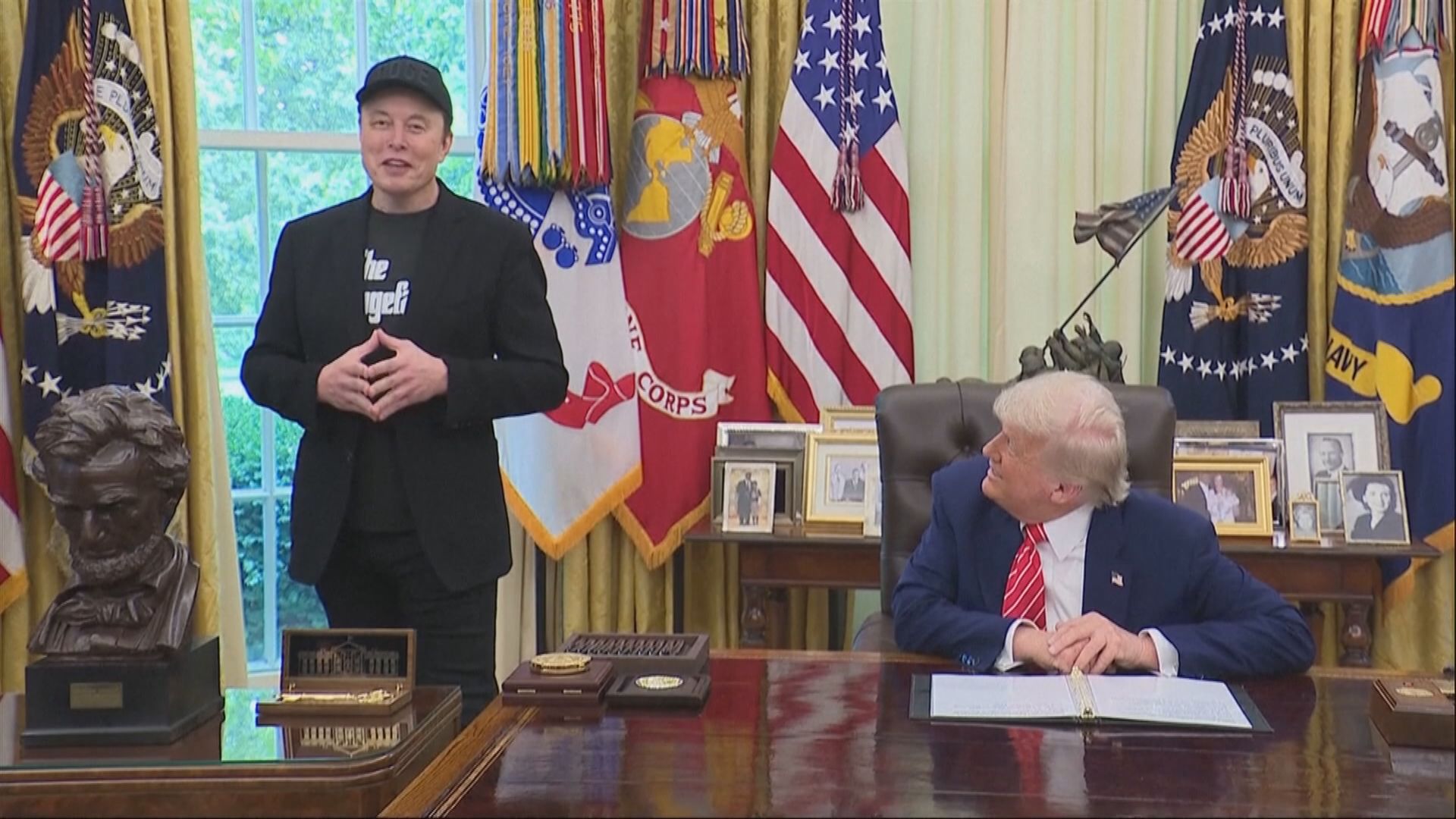 現身美國白宮時右眼現瘀青　馬斯克：與兒子嬉戲時誤傷