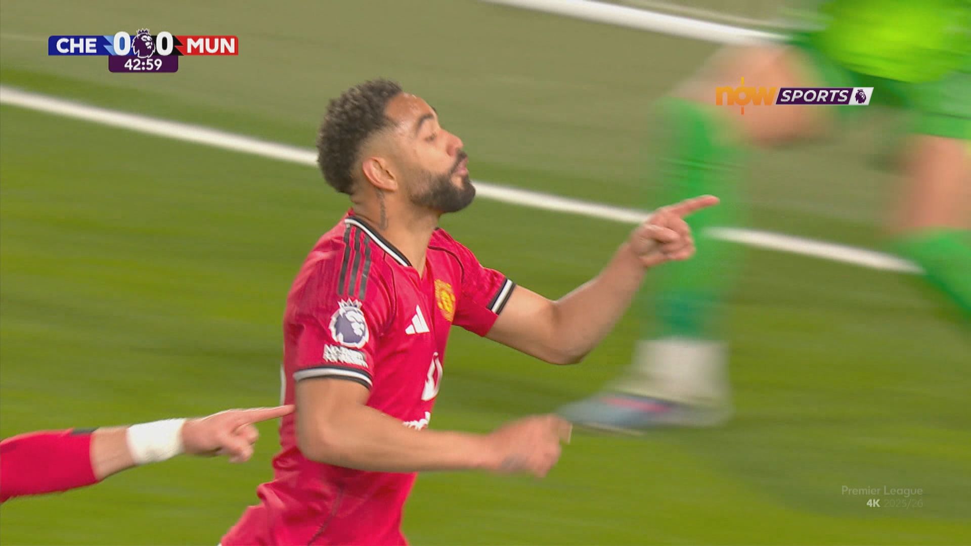 英超精華｜未懼中堅荒力擋「藍戰士」猛攻　曼聯客場小勝穩居第三